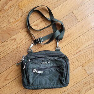 Baggallini Bag Triple Zip Bagg Charcoal Crossbody Clutch Waist Bag